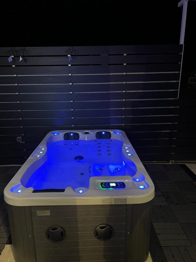 Loft Spa Greece - Enjoy Our Jacuzzi Kalamata Exteriör bild
