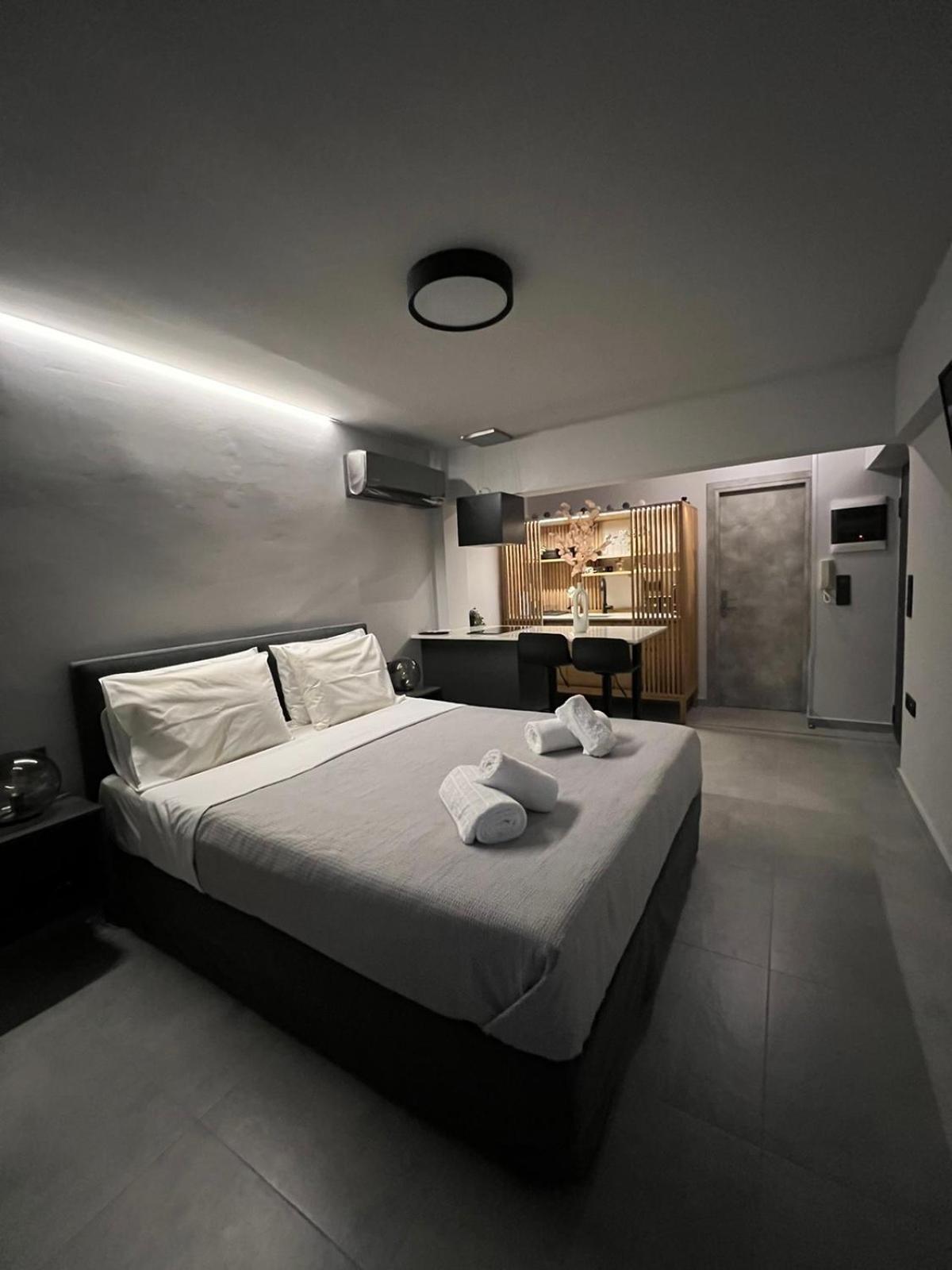 Loft Spa Greece - Enjoy Our Jacuzzi Kalamata Exteriör bild